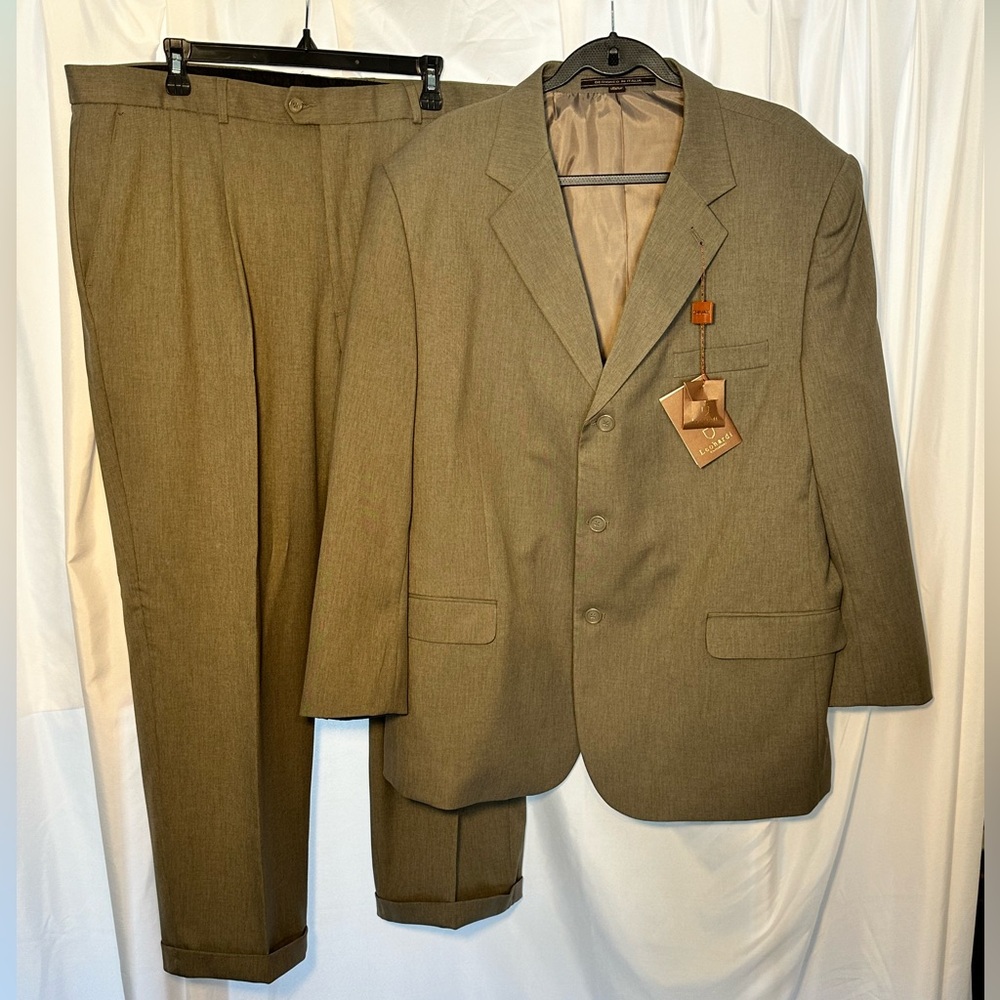 Leonardo Collezioni Italian Men’s Suit. NWT.